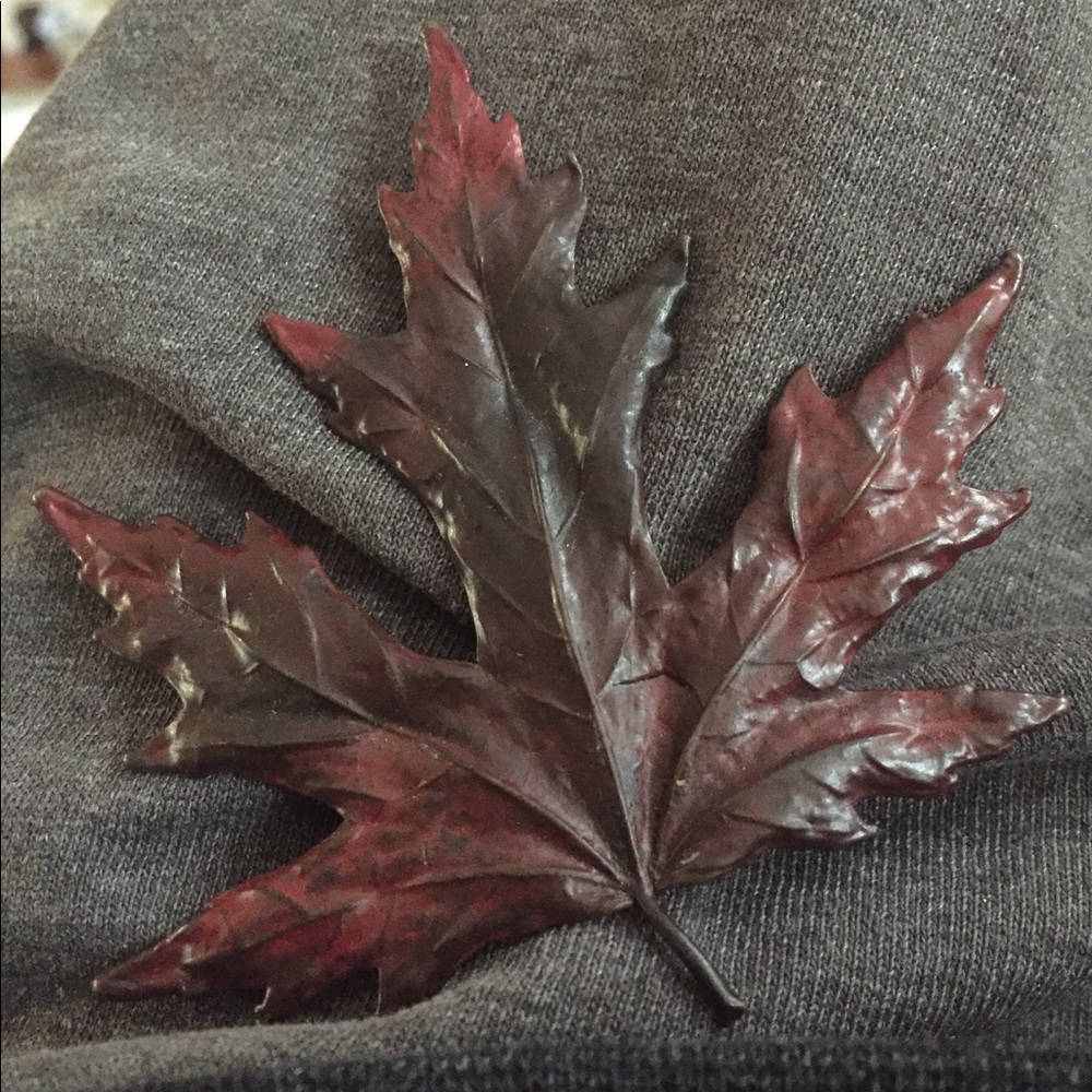 Leaf pin
